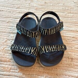 Native ‘Charley’ Toddler Sandals, Size 8